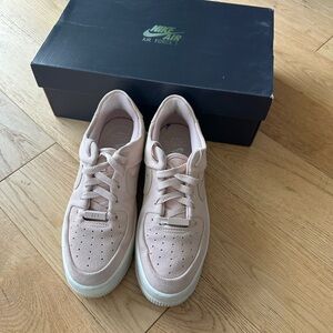 Nike women’s Air Force 1 Sage Low